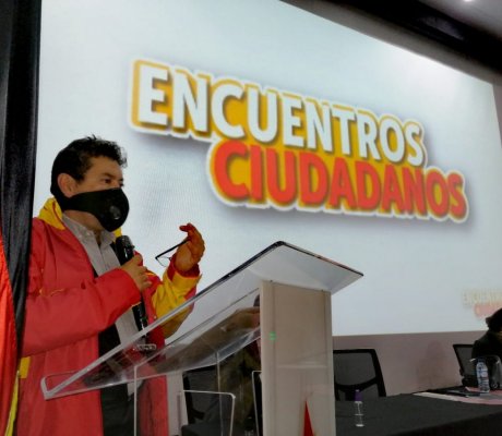Alcalde Antonio Carrillo presentando el cierre de Encuentros Ciudadanos