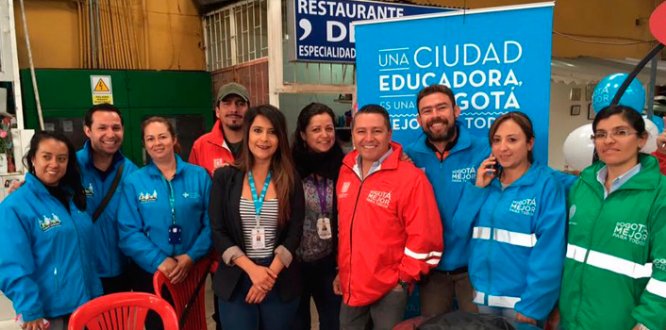 Feria de servicios institucional en la plaza de mercado del Doce de Octubre