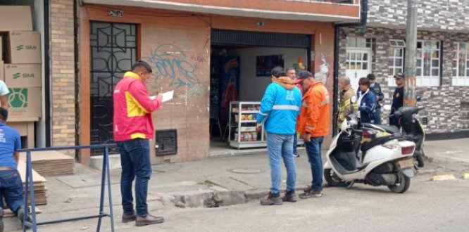 El equipo Gestión de Riesgo de Barrios Unidos y el Acueducto de Bogotá realizó el pasado miércoles 14 de mayo la inspección de puntos críticos de inundación y encharcamiento en la localidad.