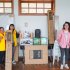 La alcaldesa local Melissa Morales en la entrega de kits con los vendedores informales